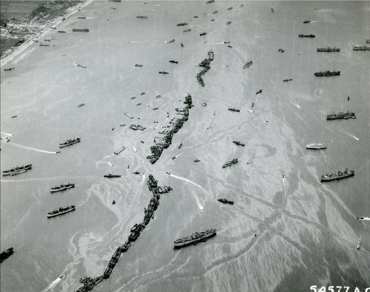 IntlSpyMuseum's tweet image. All gave some, some gave all.

Today in #SpyHistory - June 6, 1944, 160,000 Allied forces stormed the beaches at Normandy to fight Nazi Germany. This day is now known as D-Day.

#OperationOverlord was the largest and most dangerous amphibious assault in history.

📸 : US Army