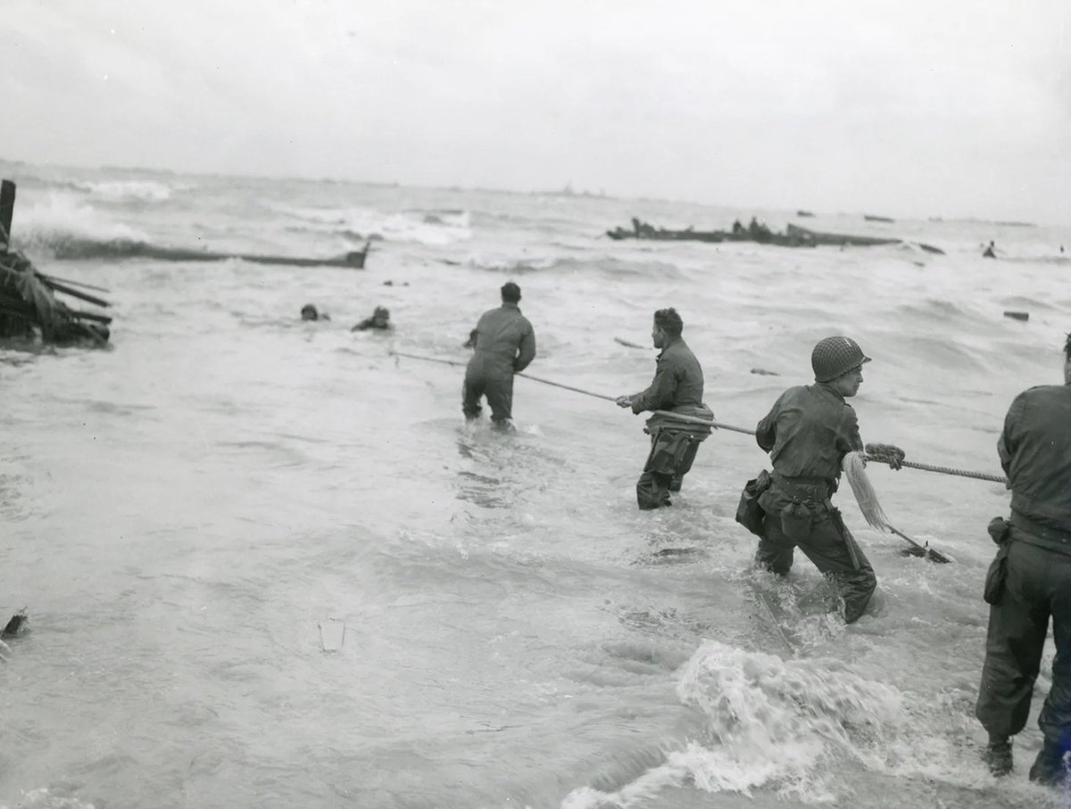 IntlSpyMuseum's tweet image. All gave some, some gave all.

Today in #SpyHistory - June 6, 1944, 160,000 Allied forces stormed the beaches at Normandy to fight Nazi Germany. This day is now known as D-Day.

#OperationOverlord was the largest and most dangerous amphibious assault in history.

📸 : US Army