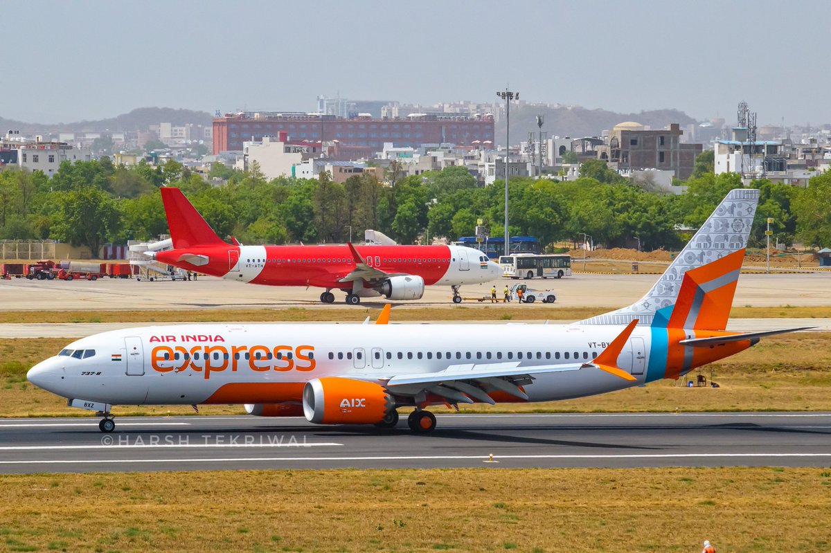 The tail art of this brand new <a href="/AirIndiaX/">Air India Express</a> #B737Max spotted by <a href="/avgeekwithlens/">Harsh Tekriwal</a> is inspired by Shaphee Lanphee - a traditional textile fabric woven and embroidered generally by Meitei women of #Manipur. 
<a href="/UNESCO/">UNESCO 🏛️ #Education #Sciences #Culture 🇺🇳</a> identified it as one of the Indian textiles to be preserved.
#AvGeek