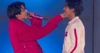 Moni_vook's tweet photo. "Taekook DNA fancam moments" a thread 🧵 https://t.co/N4LYWiifnA
