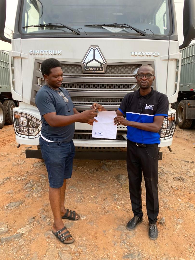 lactns_'s tweet photo. Congrats to our latest customer on their new powerhouse HOWO truck with a semi-trailer body! 

Ready to take on the toughest jobs.💪 #HOWO #SemiTrailer #HeavyDuty #NewDelivery #truckownership #HOWOTrucks #reliability #performance #productivity #lactrucksandspares https://t.co/b896KcZD7q