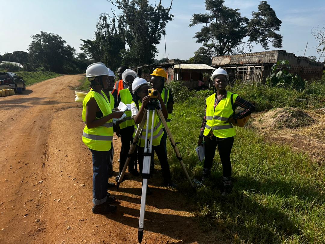 Ndejjesurveyors's tweet image. 🌟 Exciting times for our first-year students! 
As per tradition, our students are diving into their recess term, transforming theoretical principles of Surveying into hands-on practice. 📐🗺️.Check out these beautiful pics capturing their journey! 📸
#recessterm #surveyors