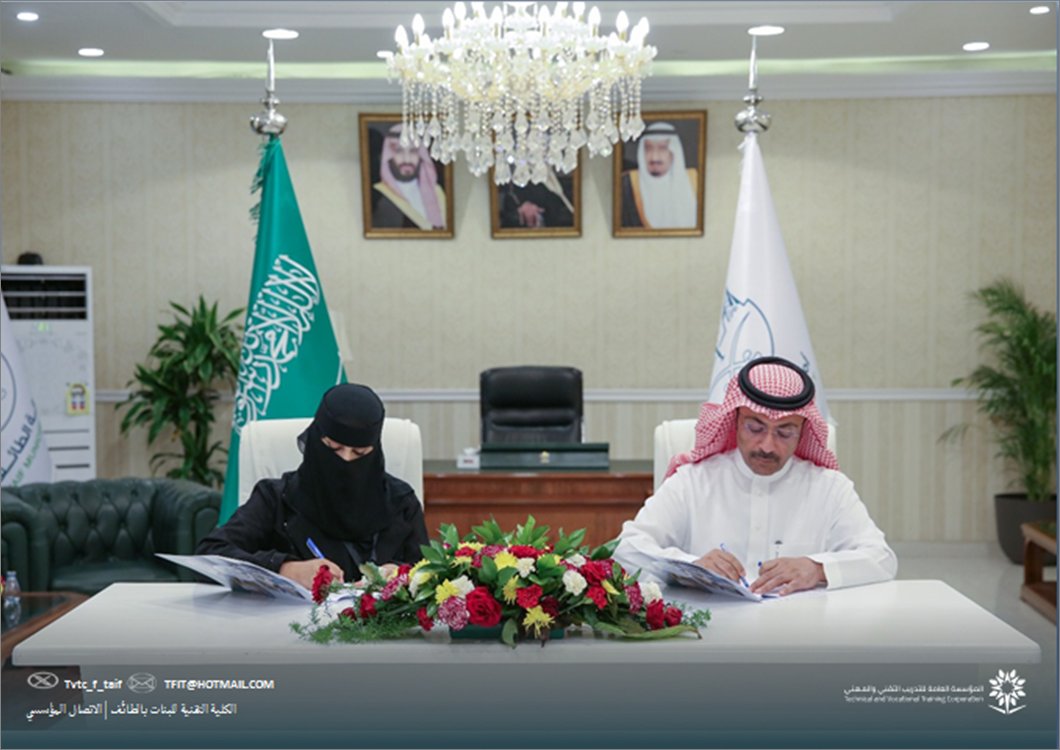 tvtc_f_taif's tweet photo. ✒️
وقعت عميدة 
#الكلية_التقنية_للبنات_بالطائف
أ. إبتهال خالد الحمياني 
مذكرة شراكة مجتمعية مع أمانة الطائف 
بهدف تعزيز تبادل الخدمات والمنافع فيما بينها، 
بمايسهم في تنمية مجالات الإرشاد السياحي، 
وتنمية الوجهات السياحية.

#مستقبلك_تقني 
#يتحقق_حلم_ويولد_حلم_آخر https://t.co/IwEjXoNmXk