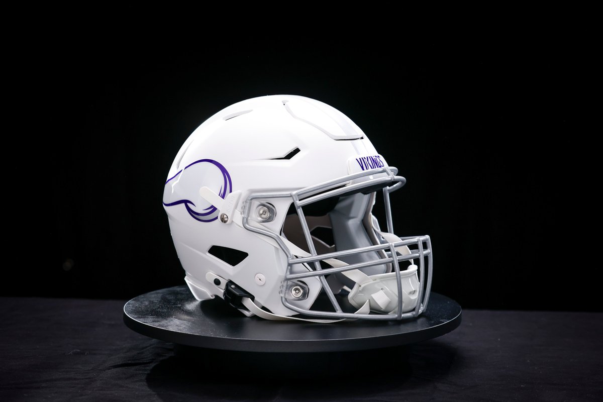Riddell_Collect's tweet photo. Winter is Coming for the @Vikings 🥶❄️#OnFieldAlt https://t.co/dpozjVJQnF