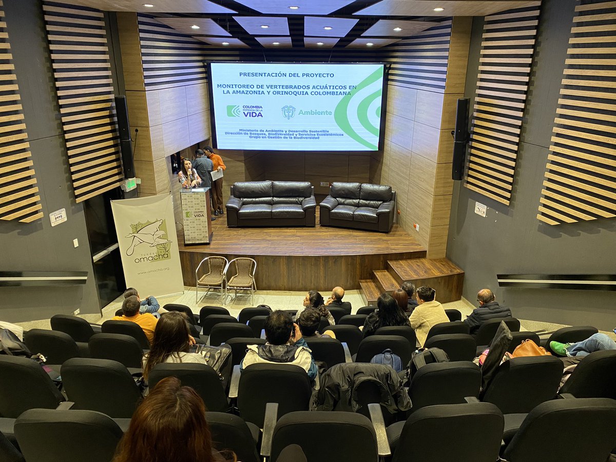 WCSColombia's tweet photo. 🐬 #AEstaHora en @MinAmbienteCo, #ProyectoVidaSilvestre, presentes en lanzamiento de libro y video “Monitoreo de vertebrados acuáticos amenazados en la Amazonia y Orinoquia colombiana”. 

@ECOPETROL_SA https://t.co/JF9ueUOevy