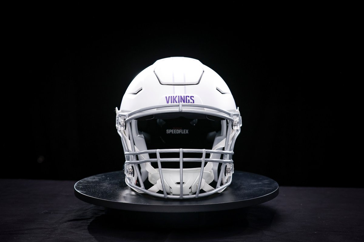 Riddell_Collect's tweet photo. Winter is Coming for the @Vikings 🥶❄️#OnFieldAlt https://t.co/dpozjVJQnF