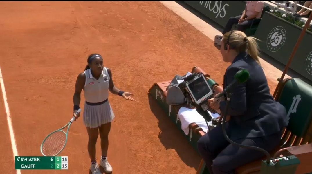 TheTennisLetter's tweet image. Coco Gauff is not happy with a decision from the umpire in her match against Swiatek

Iga hit a serve that was called out but the umpire overruled it.

Coco missed the return. Coco says she hit the ball after the line call was made.

The umpire disagrees. 

The crowd boos.…