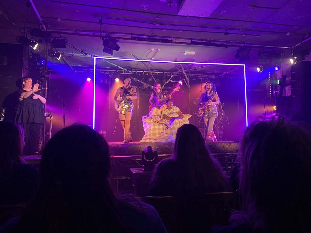 #Cathartic, #Riotous, #Punk, #hammerhorror CabaretPlay - What would you do?  #killthemall or  #choosetolive ? Amazing @Lennon0798 <a href="/AnyaRPearson/">Anya Pearson</a> <a href="/SilentUproarPro/">Silent Uproar- We aren't on here anymore</a> when the person doing the #signlanguage (well done also) is having such fun you know you’re in for an interesting ride!