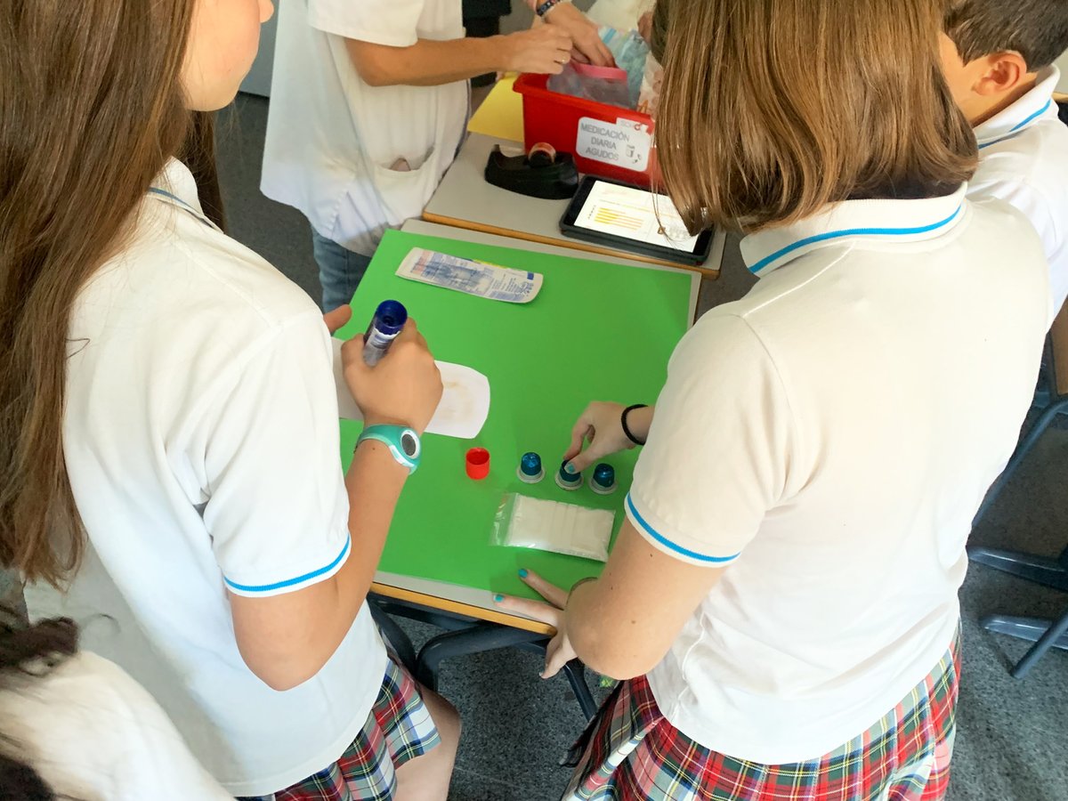 ¿Sabemos lo que bebemos? 🧋👀

Nuestros alumnos de 1º de la #ESO han realizado un taller de #bebidasenergéticas con nuestras enfermeras de <a href="/schoolnurses1/">School Nurses</a> y han aprendido cómo afectan a su salud con tanto azúcar y cafeína 🍬☕

#Hélicon #uncoleúnico en #Valdemoro
