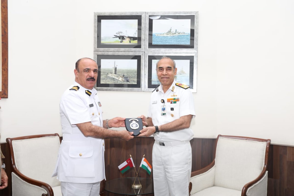 prodefencejammu's tweet photo. #DefenceRelations
#IndiaOman
#MaritimeSecurity
Strengthening maritime ties! 🌊 The 6th edition of Staff Talks between the Indian Navy & the Royal Navy of Oman took place in New Delhi from 4-5 June 2024. 🇮🇳🇴🇲
@DefenceMinIndia
@giridhararamane
@SpokespersonMoD
@Indemb_Muscat https://t.co/8zz9L6ZqUO