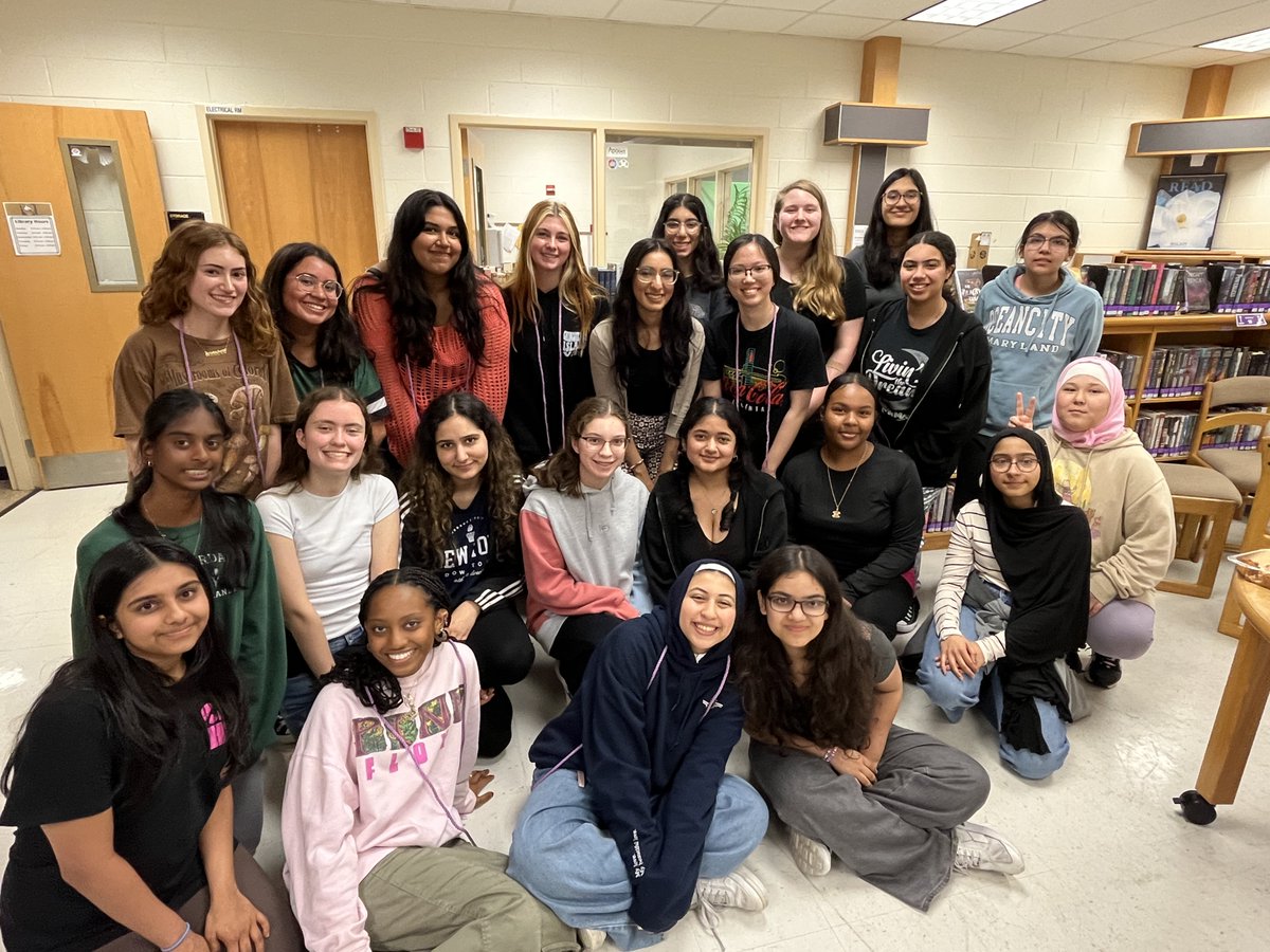 FHS Eagle Library 🦅 tweet media