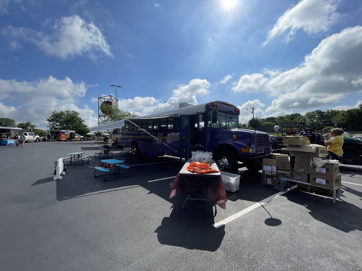 DallaEmerson's tweet photo. What a beautiful day to kickoff @warrencountypl summer reading and our #SFSP24. @KyDeptofEd @kentuckyag @BGISD https://t.co/XTtMTSOgn2