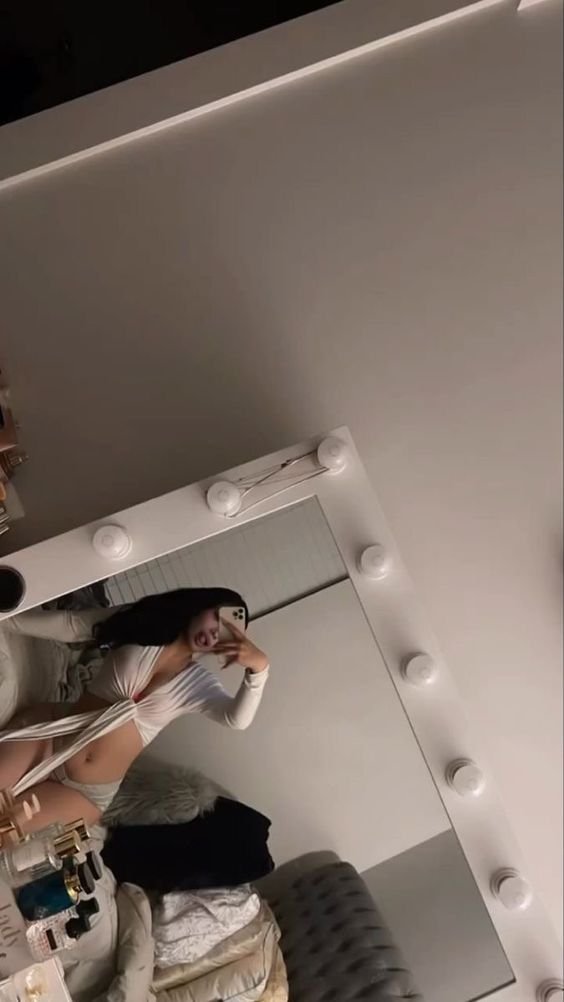La fuerza de una mujer se mide por las dificultades que supera.