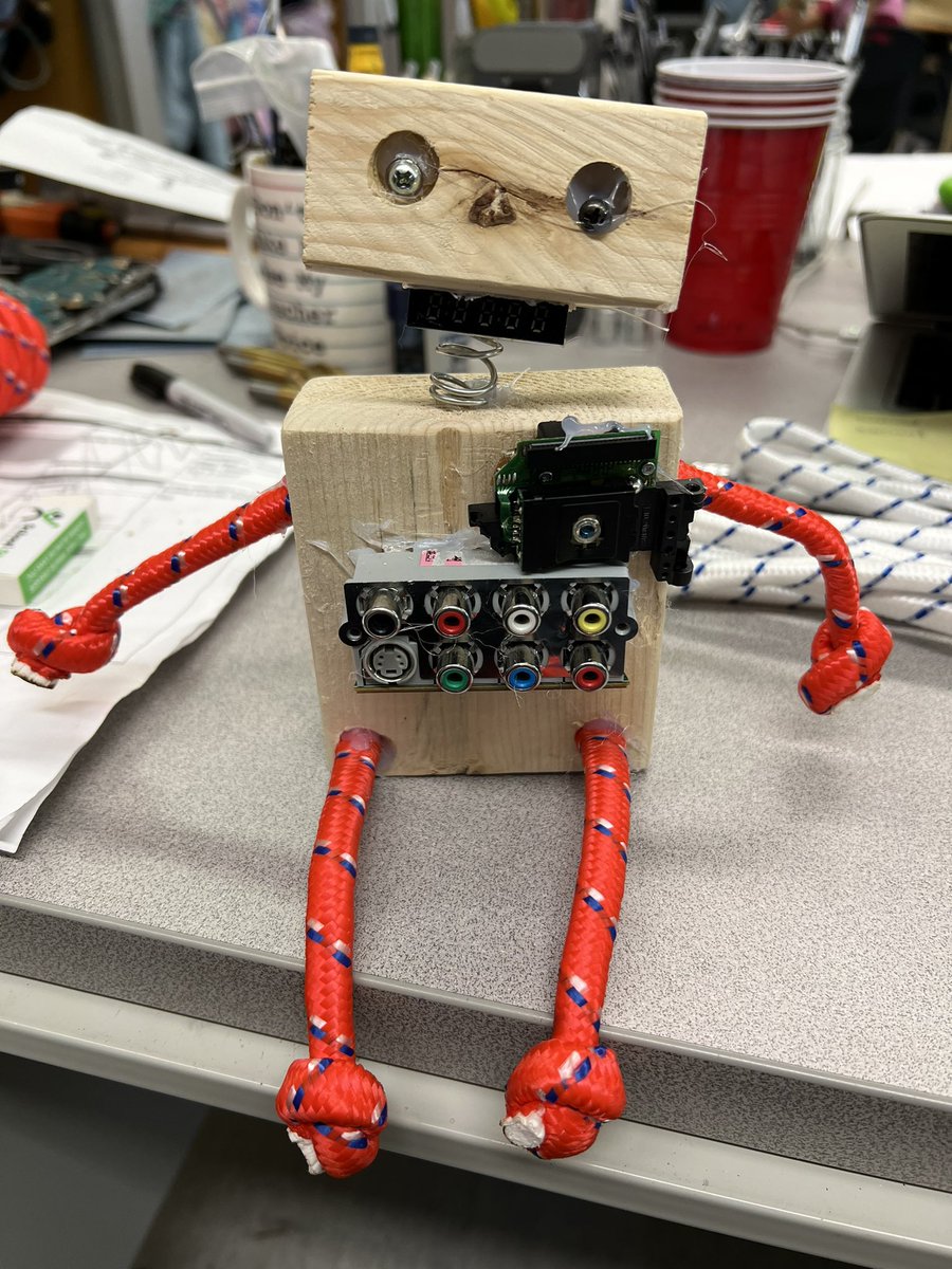 runtboy's tweet photo. Students built some amazing robots! #sd36learn #projectday https://t.co/QqxamOIyTd