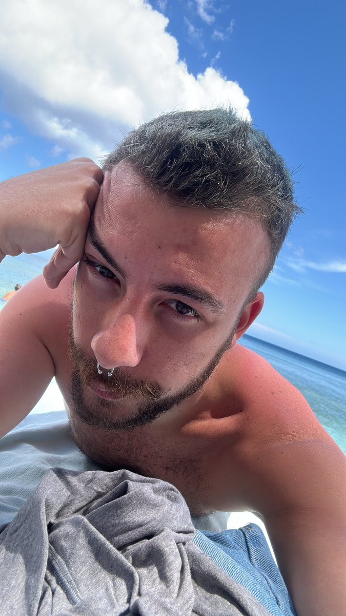 _kappeeee_'s tweet photo. Isla bonita 🏝️♥️🌞
•
•
#gay #isla #lgbt #sea #sun https://t.co/jaN3OKHDmz