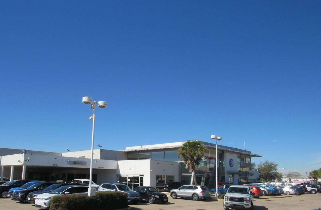 houston_cre's tweet image. 🚗➡️😊New Listing | 6.14 Acre Auto Dealership I-45 S | Located in Southeast Houston - NASA/Clear Lake Market Area hubs.la/Q02zPSwg0
#Retail #AutoDealership #AvailableNow @Colliers_HOU