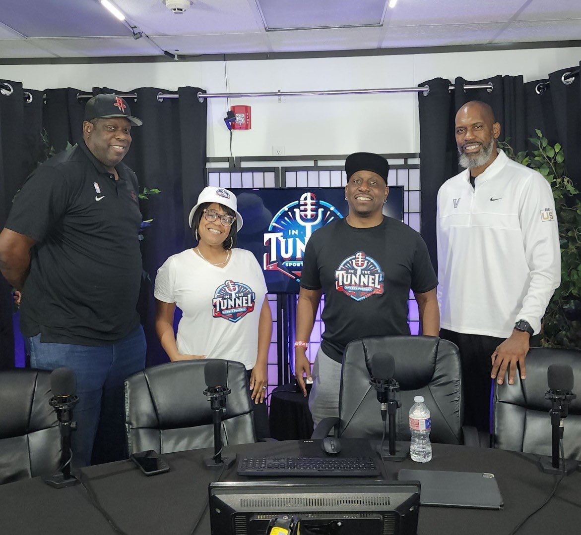 bayoucitypreps's tweet photo. Good show yesterday breaking down the NBA championship and NBA draft with my boy @MalikEvans52 and Villanova Star and Celtics legend @EZed54 who now scout for the Rockets and we looking forward bringing him back to In The Tunnel Sports Podcast after the draft! https://t.co/XG7AHMmco4