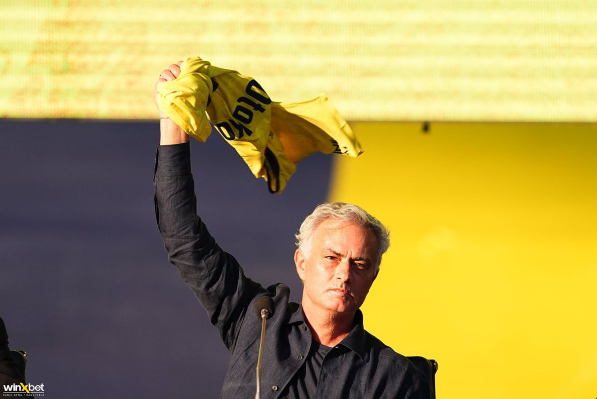 Portekiz basınından Maisfutebol, Fenerbahçe ile anlaşan Jose Mourinho'nun sözleşme şartlarını açıkladı.

🤑 22 milyon Euro yıllık garanti ücret
🤑 10 milyon Euro başarı bonusu
🤑 20 milyon Euro tazminat bedeli