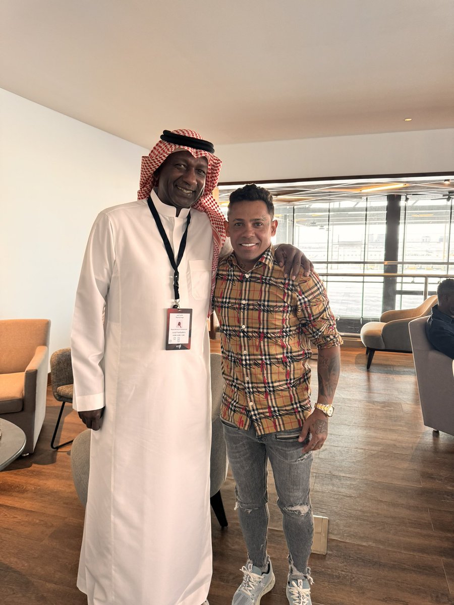 eltonarabia77's tweet photo. يسعدني أن أكون معك أيها الأسطورة السعودية 🫶🏻🇸🇦 Pelé Saudita https://t.co/m6kmSC1OqQ