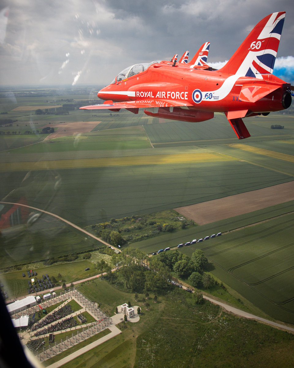 rafredarrows's tweet photo. Remembering the sacrifices made 80 years ago by those involved with the D-Day landings. Earlier today, the #RedArrows and a RAF Typhoon performed a flypast over a commemorative event at the British Normandy Memorial, Ver-sur-Mer.
📸 Cpl Phil Dye. #DDay80 https://t.co/Hw6nLyC12f