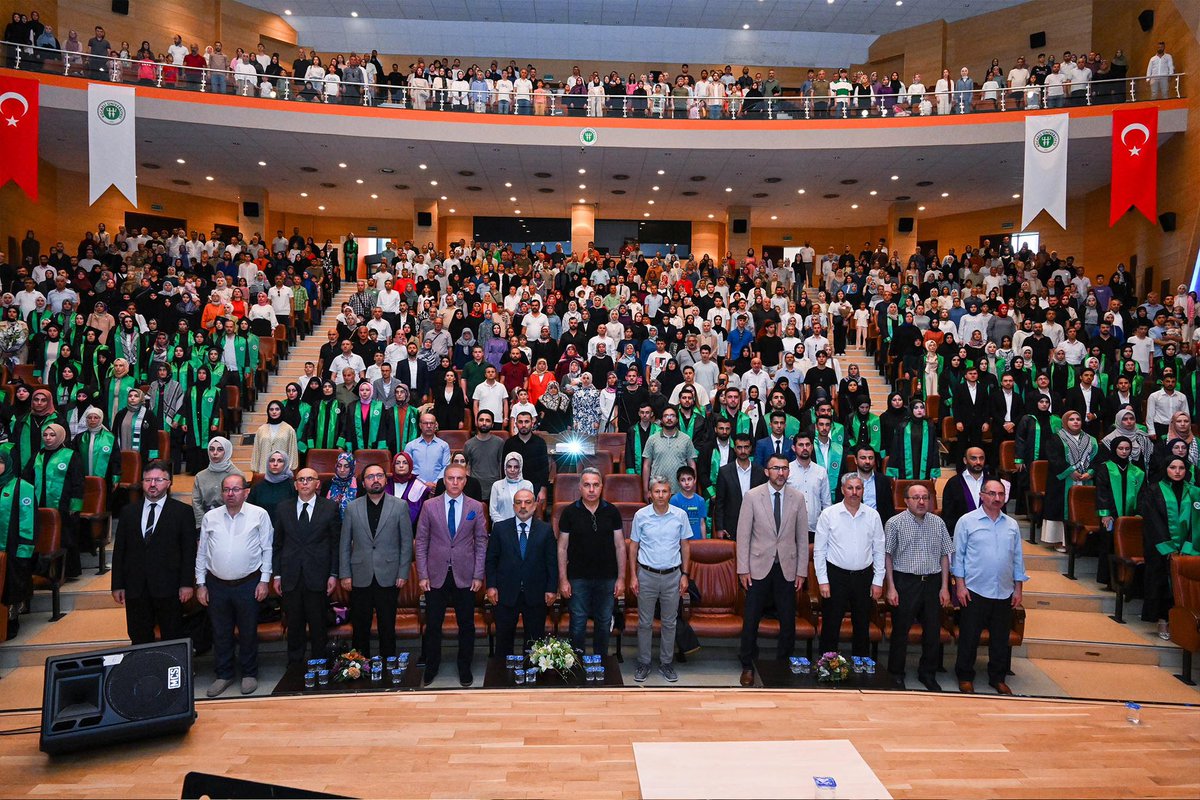 kou92official's tweet photo. Kocaeli Üniversitesi İlahiyat Fakültesi'nin 2023-2024 Akademik Yılı mezuniyet töreni Prof. Dr. Baki Komsuoğlu Kültür ve Kongre Merkezi'nde gerçekleştirildi.

🌐 https://t.co/LCqB5iDXxk https://t.co/TNnqOsd8bN