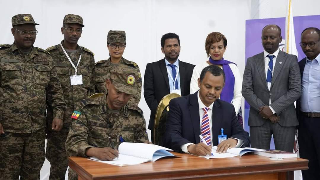 afeworkkassu's tweet photo. @AHRI_ETH signed MoU with #DefenseUniversity to collaborate on #HealthResearch (including cross boarder &amp; hard to reach areas), R&amp;D, TT,  #HealthInnovation, &amp; #HealthHumanWorkforceDevelopment. 

#CollaborationForImpact
#TogetherWeCan

@MekdesDaba 
@dereje_dugumaMD 
@FMoHealth https://t.co/NIVuPllNOR
