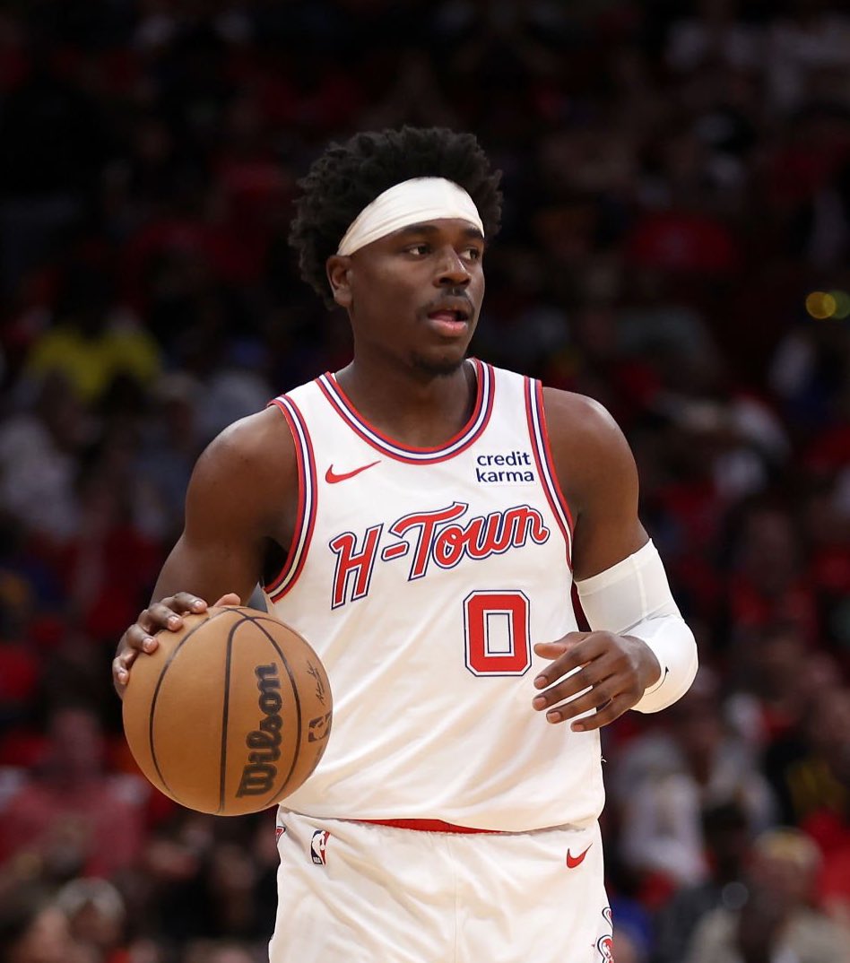 TheDunkCentral's tweet photo. The Aaron Holiday era in Houston may be coming to an end, per @KellyIko 

"I think Aaron Holiday will leave the Rockets this summer."

(h/t @fyrebear ) https://t.co/26b0opQnGa