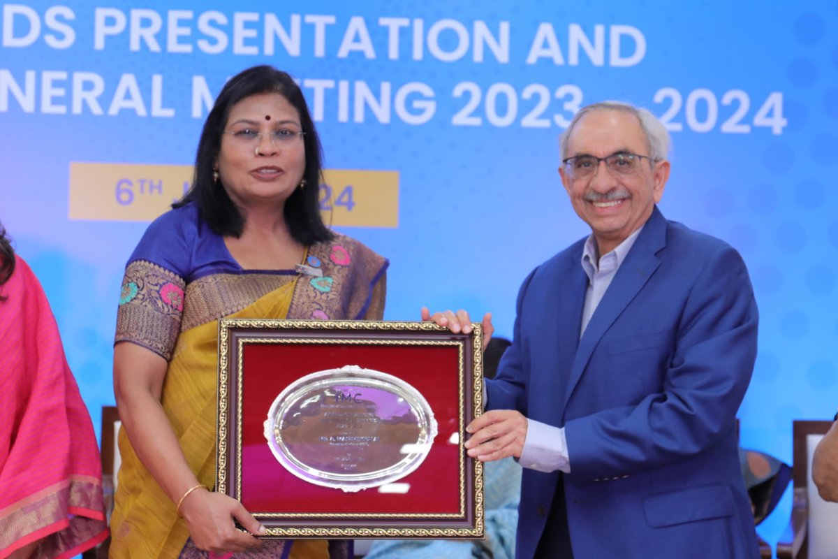UnionBankTweets's tweet photo. The prestigious IMC Ladies' Wing Award for Banking and Financial Services was presented to A. Manimekhalai, MD & CEO of #UnionBankOfIndia by Mr. Nadir Godrej, CMD, Godrej Industries Limited. This award honors women for their exceptional contributions to financial services, banking, and investments.

@DFS_India 

#GoodPeopleToBankWith
