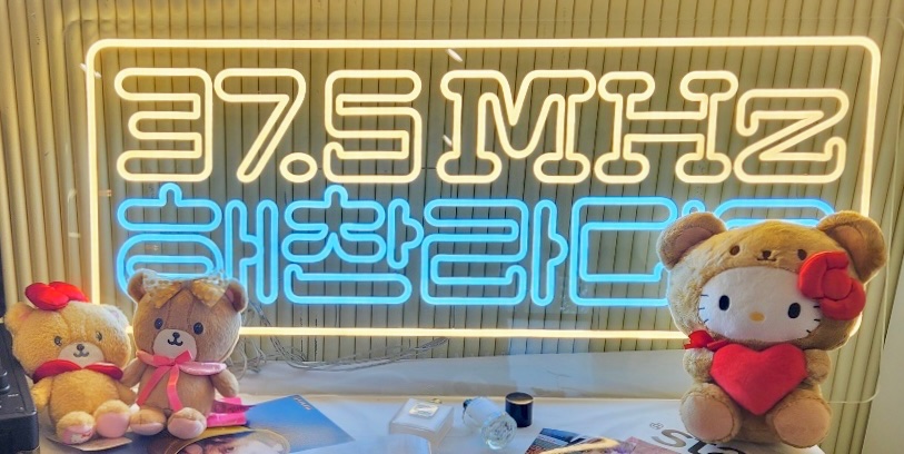 85357__91's tweet photo. > 로우필름 카페 앤 갤러리

어제 갔는데 첫날에 갈 생카를 여기로 정한 게 신의 한수인 듯 카페 분위기도 분위기인데 마지막 보면 알겠지만 사랑스러운 동끼로 시작해서 기분 최상 믿고 가는 생일카페 💋😋👍

#LOVE66_zip #사랑해찬_zip https://t.co/6mgaGrkJy6