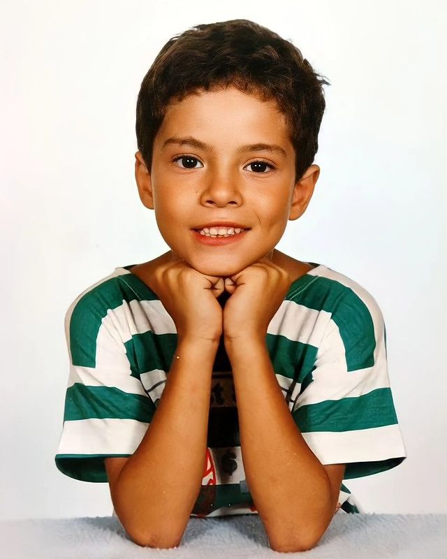 anamari_db's tweet photo. Qué tal éste niño? 😍 No se si lo sabéis pero nació el 5 de junio de 1979 en Almería. Ayer mismo! 🎂 

Davilico! 🥰 @davidbisbal https://t.co/fM8i37JO1o