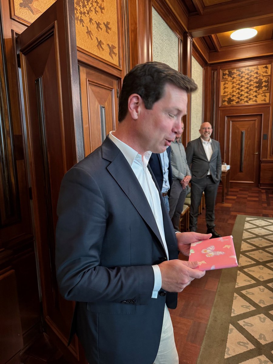 ✅Het is officieel: onze nieuwe #Corbulotunnel mag open. Van <a href="/AshleyNorth91/">Ashley North</a> kreeg ik de openstellingsvergunning. Dat betekent dat de tunnel voldoet aan alle eisen om open te gaan.
🚗We verwachten 9 miljoen voertuigen per jaar over onze nieuwe N434.
⏰Nog 29 dagen tot 5 juli!