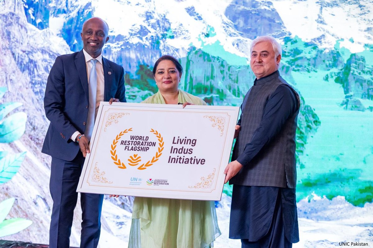 Mo Yahya (@momalindi) on Twitter photo Presented the World restoration award to the #Pakistan government for the <a href="/LivingIndus/">Living Indus</a> initiative at #WorldEnvironmentDay. The ambitious govt led initiative is supported by <a href="/UNinPak/">United Nations Pakistan - اقوام متحدہ پاکستان</a> & aims to restore the Indus River that runs across 🇵🇰 & is the basis of its civilisation @unep Presented the World restoration award to the #Pakistan government for the <a href="/LivingIndus/">Living Indus</a> initiative at #WorldEnvironmentDay. The ambitious govt led initiative is supported by <a href="/UNinPak/">United Nations Pakistan - اقوام متحدہ پاکستان</a> & aims to restore the Indus River that runs across 🇵🇰 & is the basis of its civilisation @unep