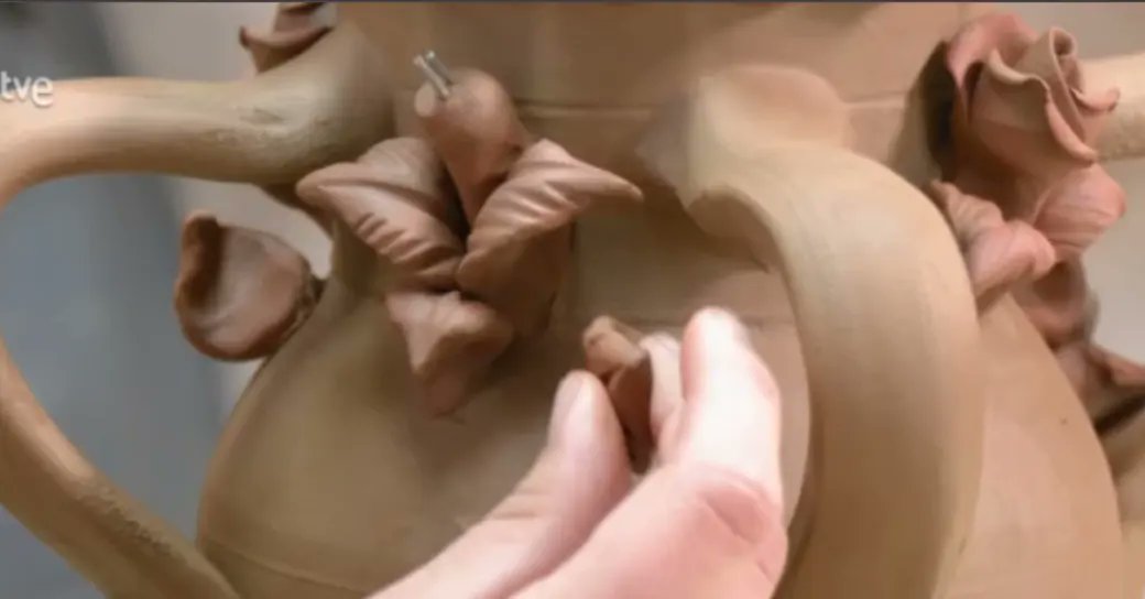 #cuevasdeguadix ®| La Alfarería accitana en la 1 de TVE 📺 "Ahora o Nunca"

👉La JARRA ACCITANA o de NOVIA  y el TORICO de GUADIX 🏺 presentados por el 🔝 Maestro Alfarero JOSÉ BALBOA del barrio de las📍Cuevas de Guadix ®

🕝Desde 27:40 🕝 en #rtveplay
🌐 rtve.es/play/videos/ah…