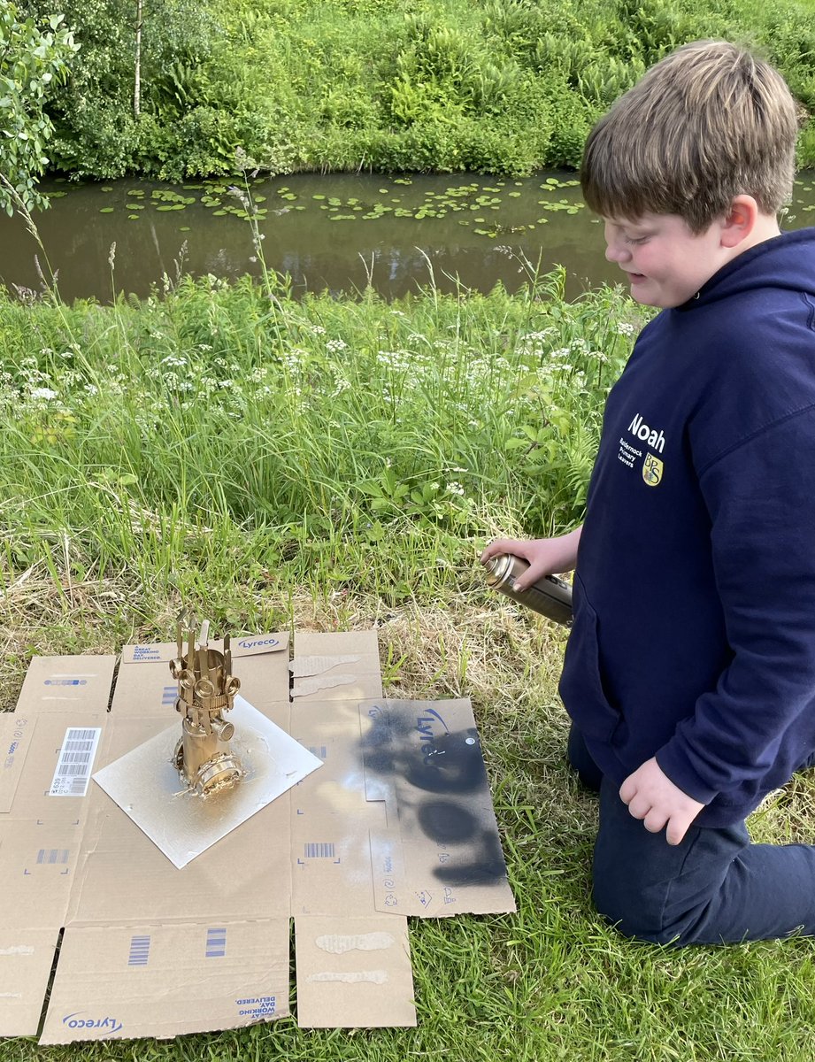 Transforming trash into art with Barry <a href="/Boom_Arts/">Boom Community Arts</a> and <a href="/LambhillStables/">Lambhill Stables</a> youth group. Some amazing creations! #GlaSciFest