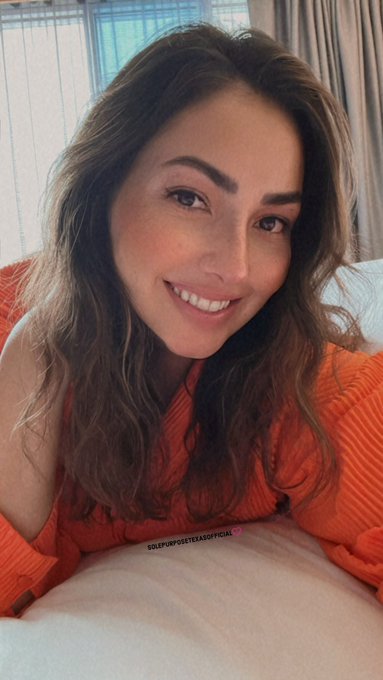 It&rsquo;s almost Friday! I just love how some of you have been obsessed with my chunky butt! lol! 😂 https://t<a href="/tag/prettyfeet"class="tags"><span>#prettyfeet</span></a><a href="/tag/soles"class="tags"><span>#soles</span></a>