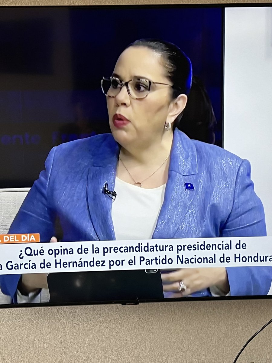 Me parece una falta de respeto al pueblo que <a href="/anagarciacarias/">Ana García de Hernández</a> descaradamente llegue a <a href="/FrenteaFrenteHN/">Frente a Frente</a> para hablar de su candidatura y de los problemas del país cuando el partido <a href="/PNH_oficial/">Partido Nacional de Honduras</a> que representa es quien por tantos años dejó al país en la miseria.