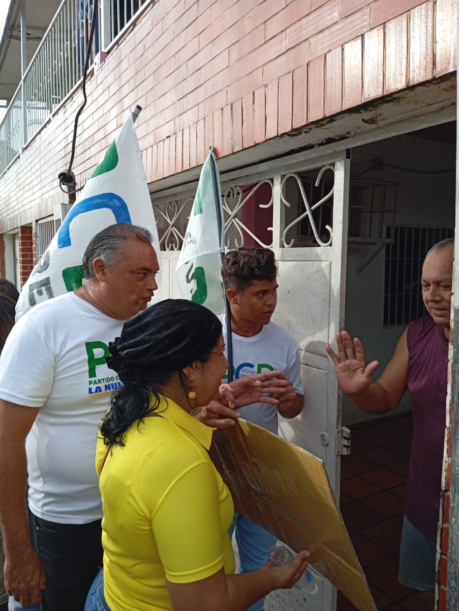 Yandir_PCD's tweet photo. En cada rincón de #venezuela en @PCD_Venezuela #Apure  sigue recorriendo las calles Junto al @ConVzlaComando mostrando como votar de #28julio por @EdmundoGU .

@CarlosAlaimove @ComanditosVzla @MariaCorinaYA @ConVzlaComando https://t.co/s8IXLfNT8h