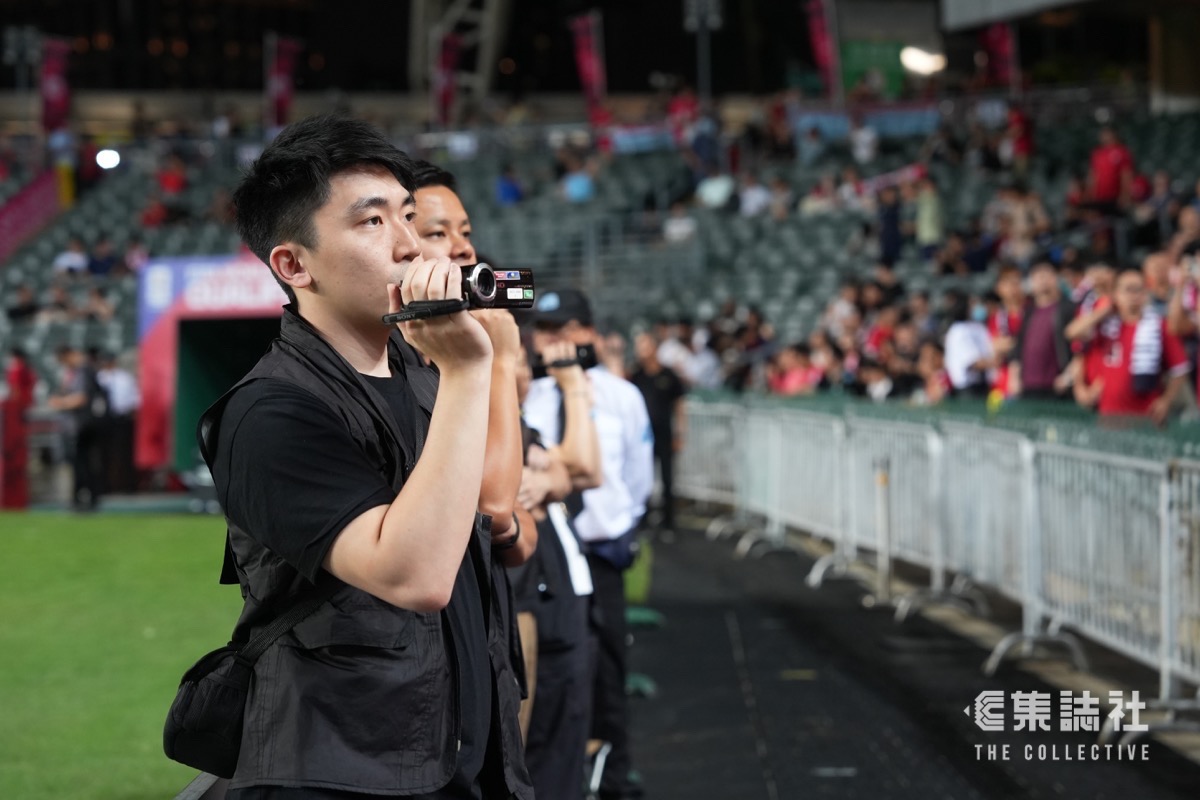 ktse852's tweet photo. At today's Hong Kong vs. Iran World Cup qualifiers game, police filmed the crowd during the National Anthem. Three men were subsequently escorted from the stands for allegedly disrespecting the National Anthem. Sources confirm two have since been released. 
Via: The Collective HK https://t.co/th1s1AUz69