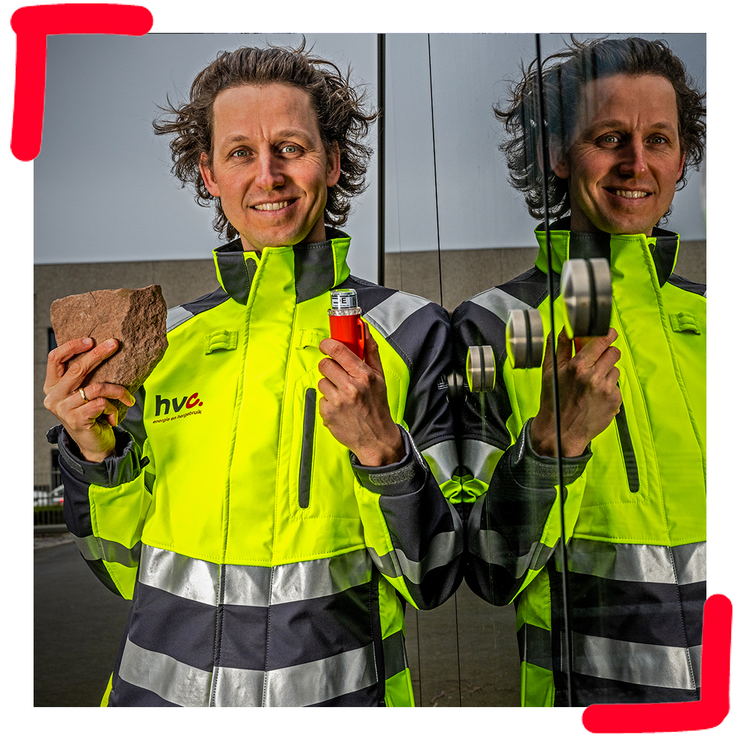 “Dat is precies waarom ik geoloog ben geworden. Met je voeten in de klei het onderzoek doen en daarna er zelf mee aan de slag gaan.” Weten wat onze geologen doen bij HVC? Je leest het in magazine Schoon: is.gd/USnV7M 
#hvcschoon2024 #aardwarmte