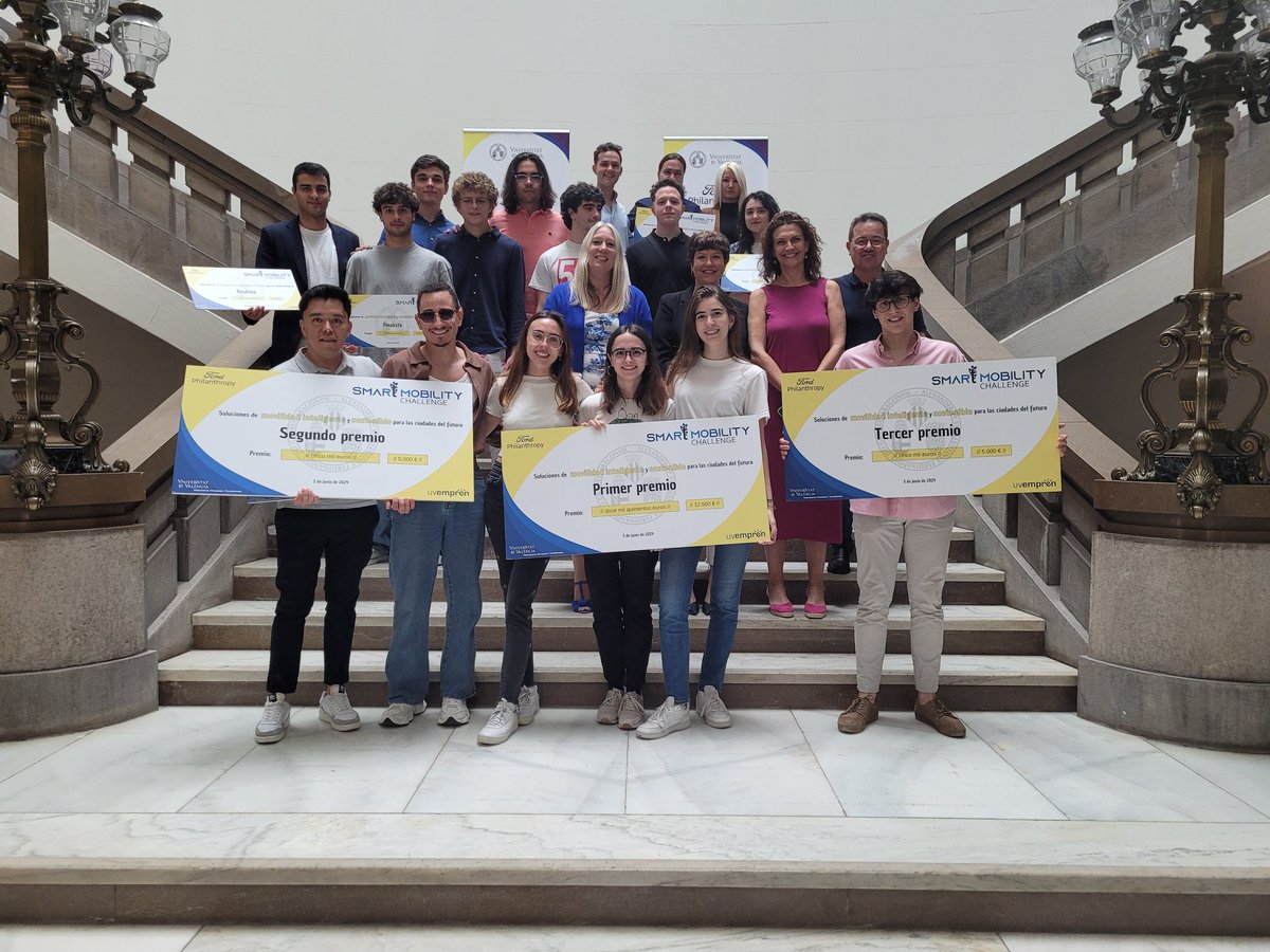 UVempren_'s tweet photo. 🌊🌱"Biotank” un sistema de cultiu d’algues per a purificar l’aire i conservar l’aigua en les ciutats d'estudiantat de l'@ETSEUV guanya el @FordFund #SmartMobilityChallenge i 1️⃣2️⃣5️⃣0️⃣0️⃣€
🥈🥉2on i 3er premi per estudiants de @FacFisicaUV i @fdeconomiauv
https://t.co/INNhDRxYcV https://t.co/agFd4XIe3f