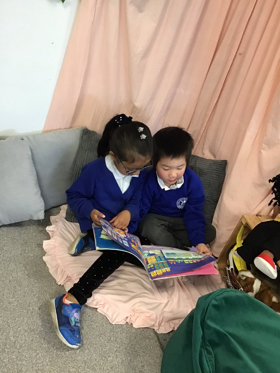HilderthorpeSch's tweet photo. EYFS have been enjoying the text Supertato this week. Creating our own super veggies, sharing the book, potato printing using paint and redesigning the front cover page have been just a few of our exciting activities linked to this brilliant book! #hildeyfs @suehendra @Booktrust https://t.co/HUnwvCyc7j