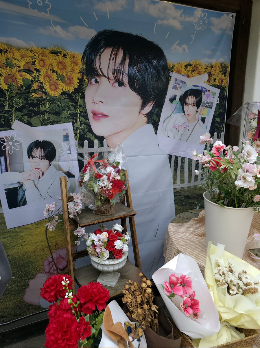 Channie000606's tweet photo. #sunflower_garden_HC

아곰님 ���는곳이라 무조건 가야겠다고 맘먹은곳!
100번안에 안들까봐 조마조마🥹
해바라기도 특전도 다 너무 예뻤어요💚 https://t.co/aeYbuj4EDx