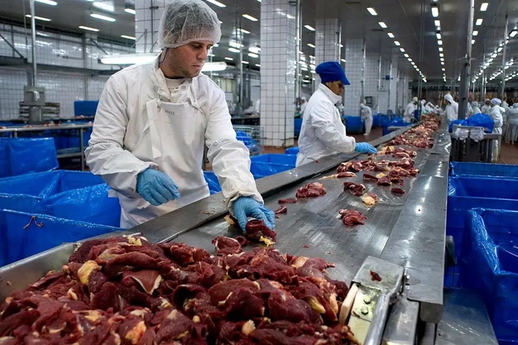 AgenciaGBC's tweet photo. 🔴 PARA DOBRAR PRODUÇÃO | Empresa de alimentos vai contratar mil gaúchos para produção de carne; Saiba mais. CLIQUE NO LINK E SAIBA MAIS: https://t.co/cVB5AesaAc
#empresa #contrata #noticias https://t.co/QKCOzMKU7i