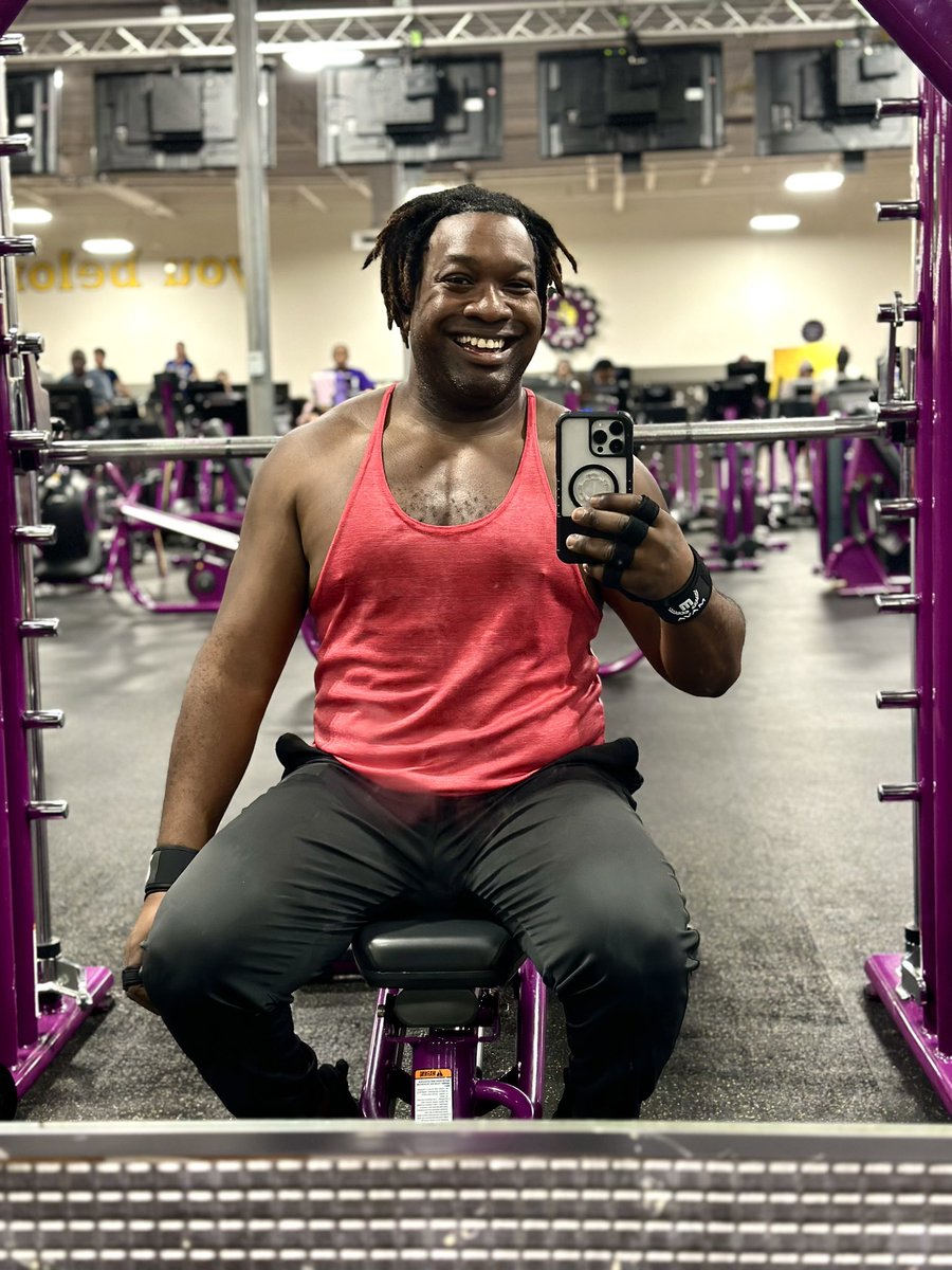 DavidIfill2's tweet image. Did some light work yesterday. I look pretty good in Red ❤️❤️❤️ #WorkoutMode