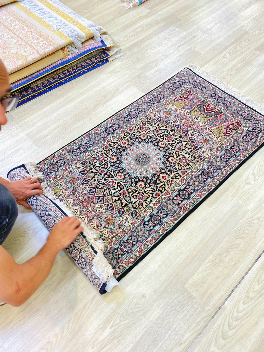camelcarpet's tweet image. Handmade wool silk carpet to customer. #woolsilkrug #woolsilkcarpet
