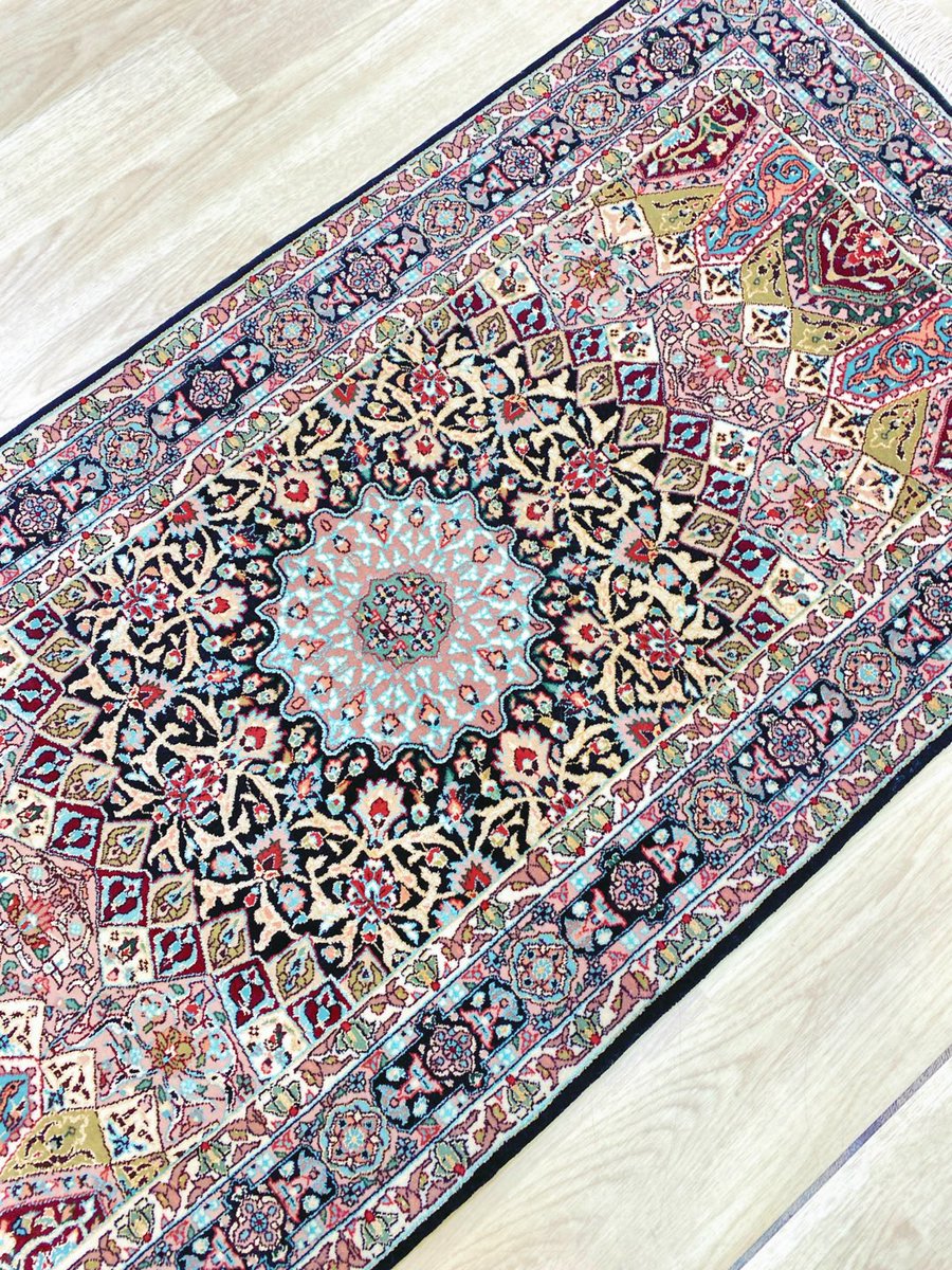 camelcarpet's tweet image. Handmade wool silk carpet to customer. #woolsilkrug #woolsilkcarpet