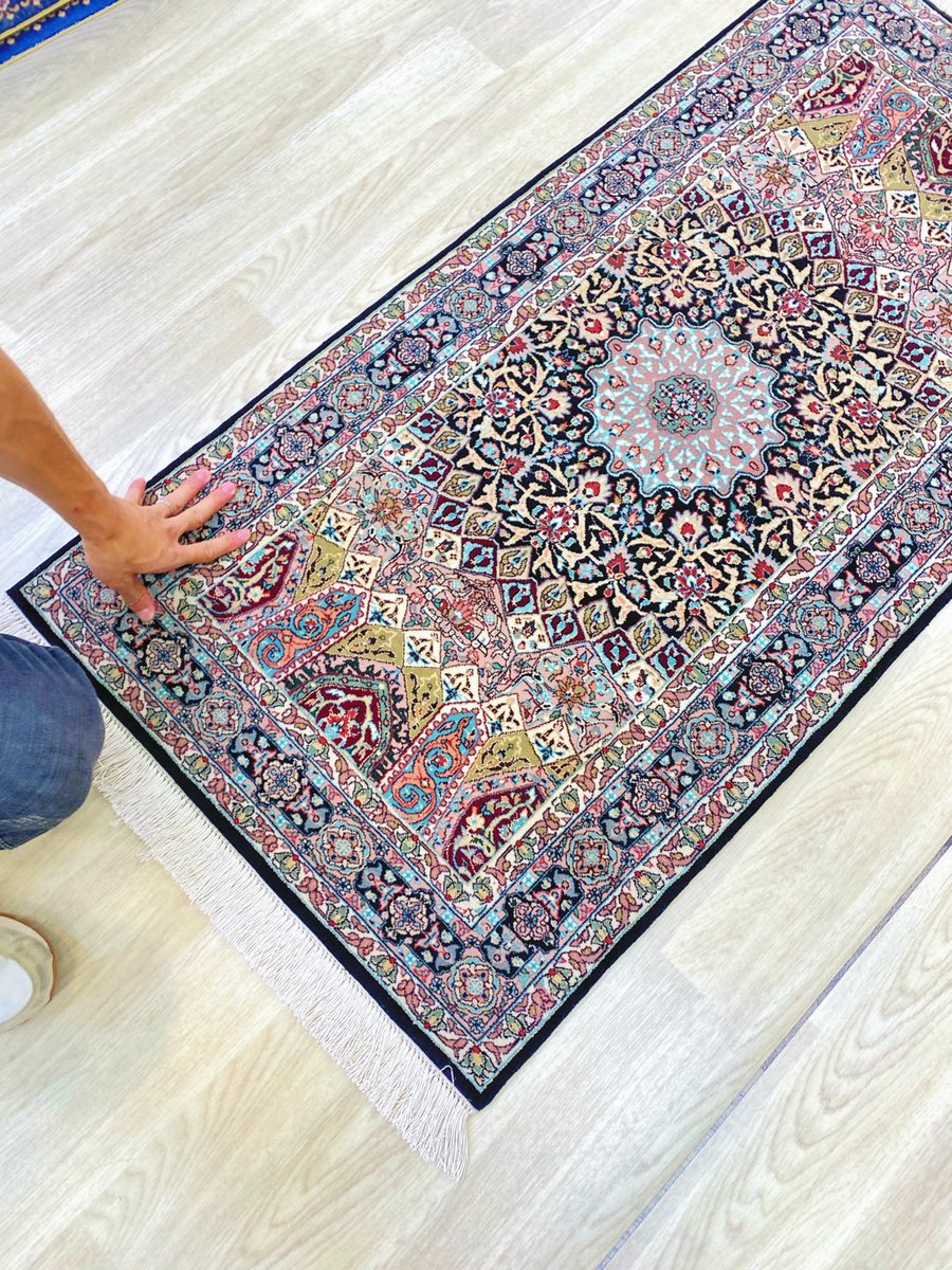 camelcarpet's tweet image. Handmade wool silk carpet to customer. #woolsilkrug #woolsilkcarpet