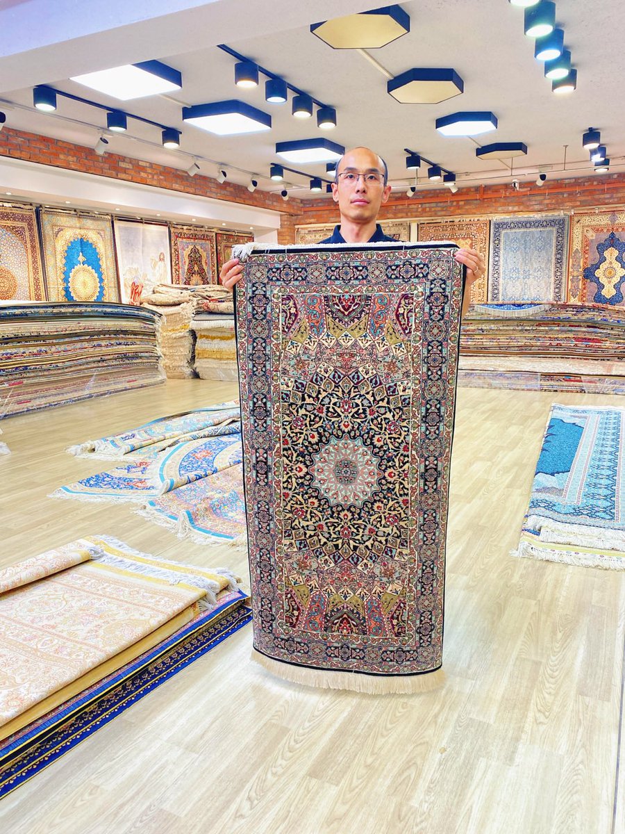 camelcarpet's tweet image. Handmade wool silk carpet to customer. #woolsilkrug #woolsilkcarpet
