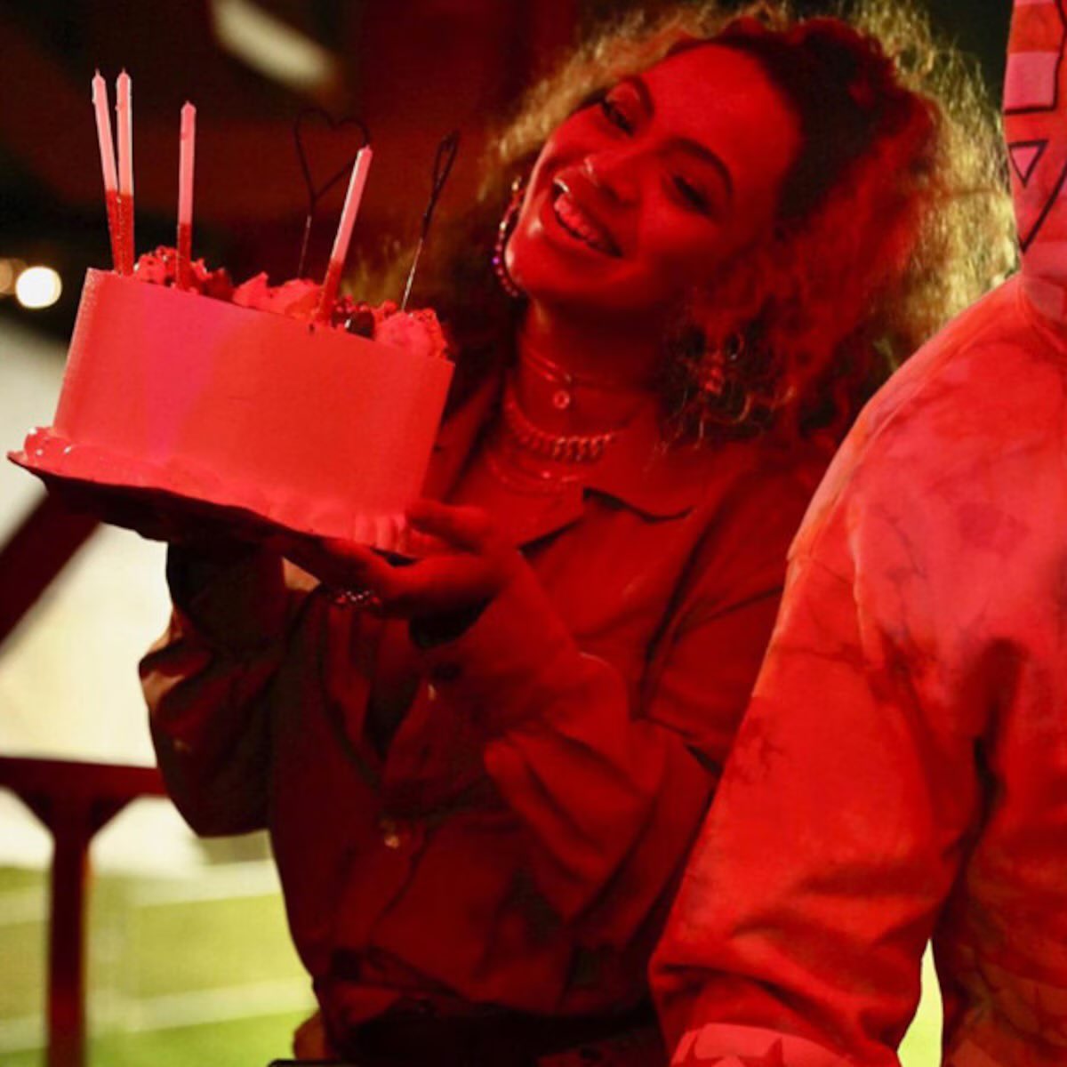 BiancaThornton_'s tweet photo. cheers to another year! 🍾 https://t.co/owmYsegdS7