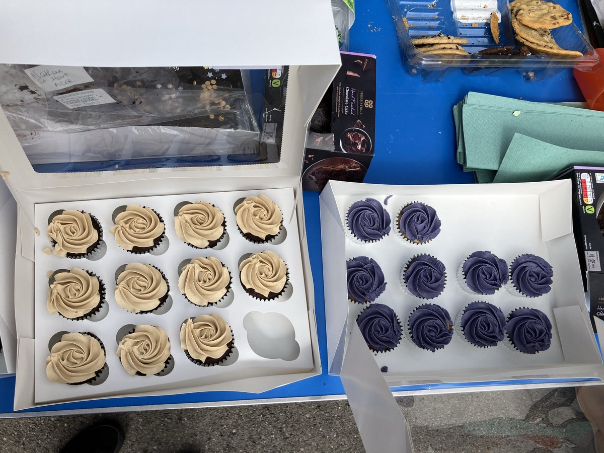 OasisAcademySP's tweet photo. The bake sale was a hit! From chocolate chip cookies to biscoff buttercream cupcakes, our Year 6 pupils and Year 6 teachers outdid themselves! 🍰🍪 #YummyTreats #BakeSaleSuccess https://t.co/yC2lGwb6f9